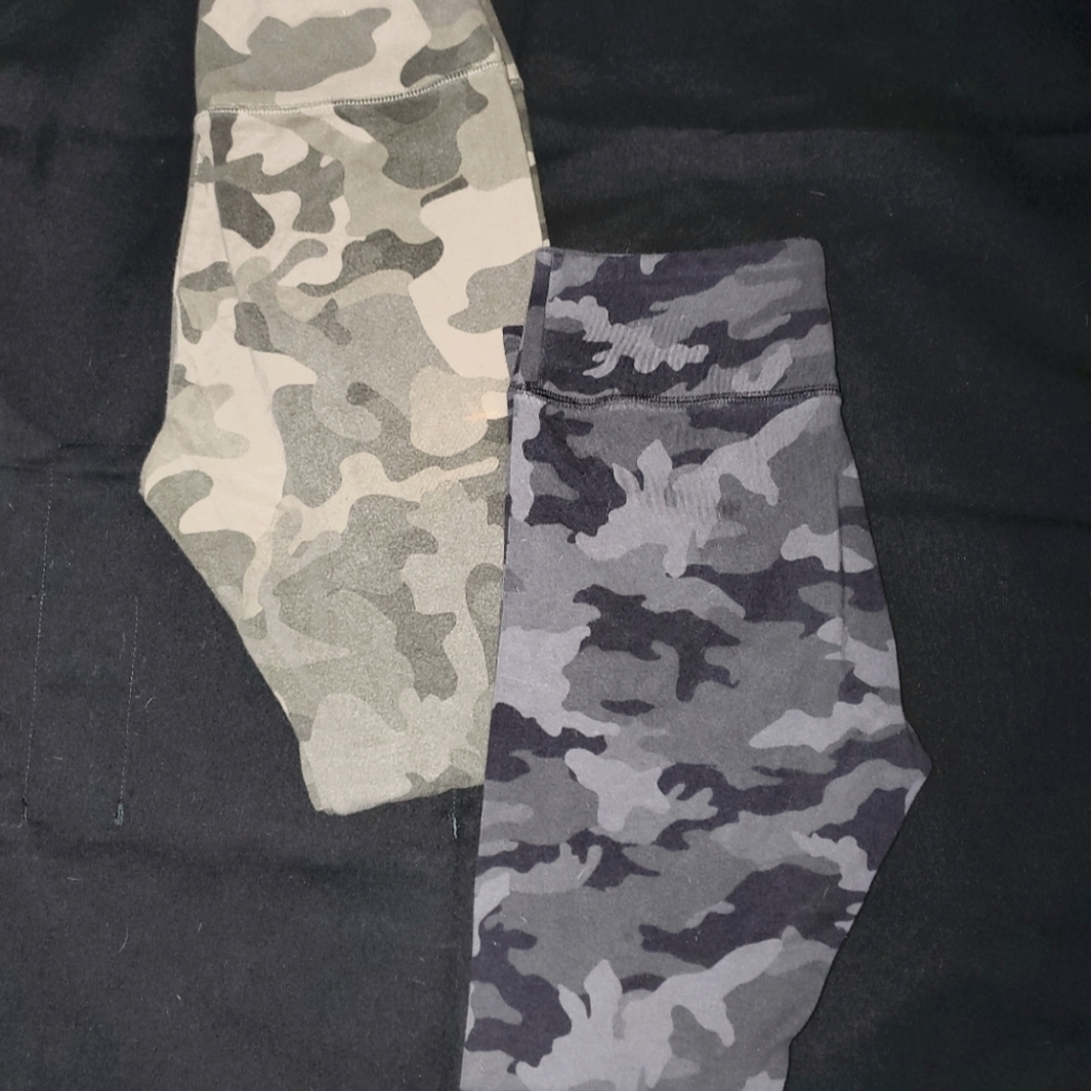Two camo leggings in green and grey